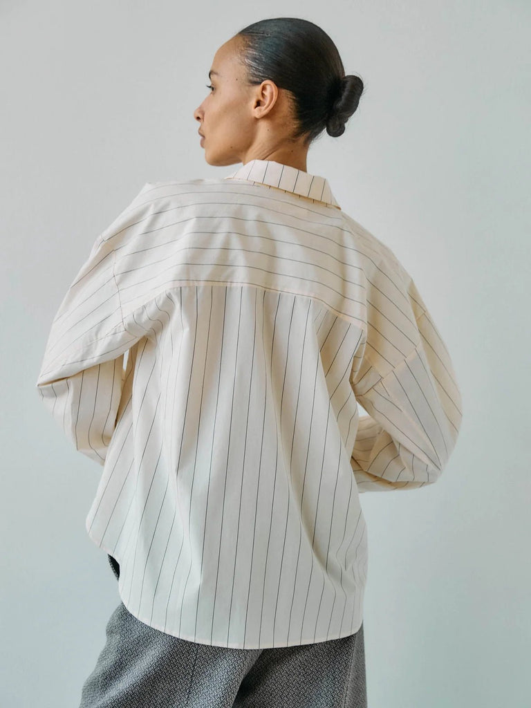 Beatrice Shirt | Pinstripes Off White - Skjønn Concept Store