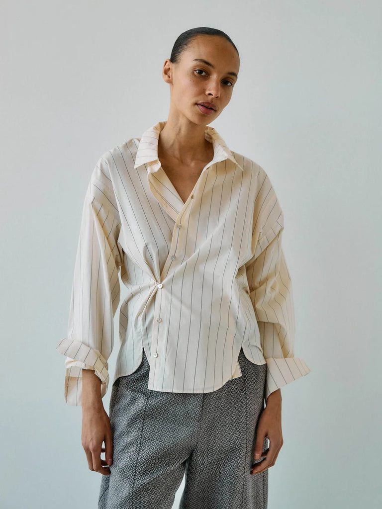 Beatrice Shirt | Pinstripes Off White - Skjønn Concept Store