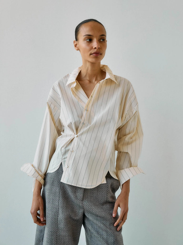 Beatrice Shirt | Pinstripes Off White - Skjønn Concept Store