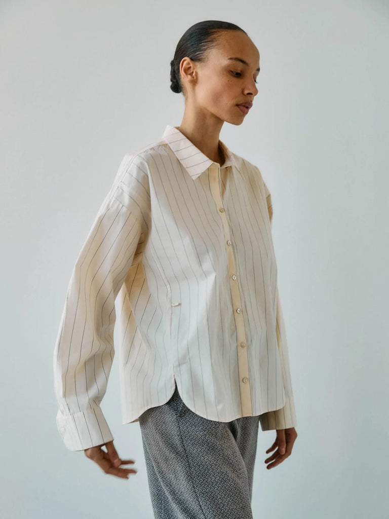 Beatrice Shirt | Pinstripes Off White - Skjønn Concept Store
