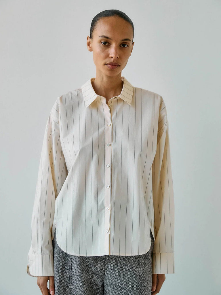 Beatrice Shirt | Pinstripes Off White - Skjønn Concept Store
