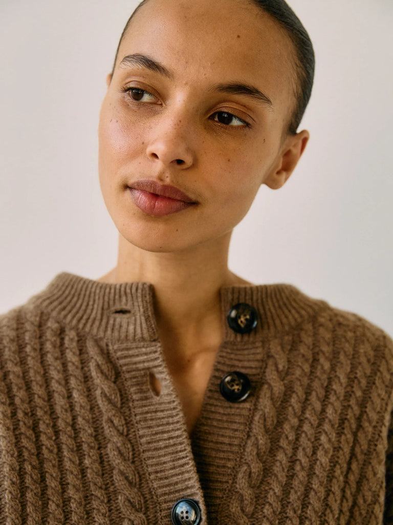 Gertrud Cable Cardigan | Coffee Melange - Skjønn Concept Store
