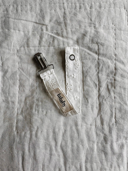 Pacifier Clip | Broderie Anglaise - Skjønn Concept Store