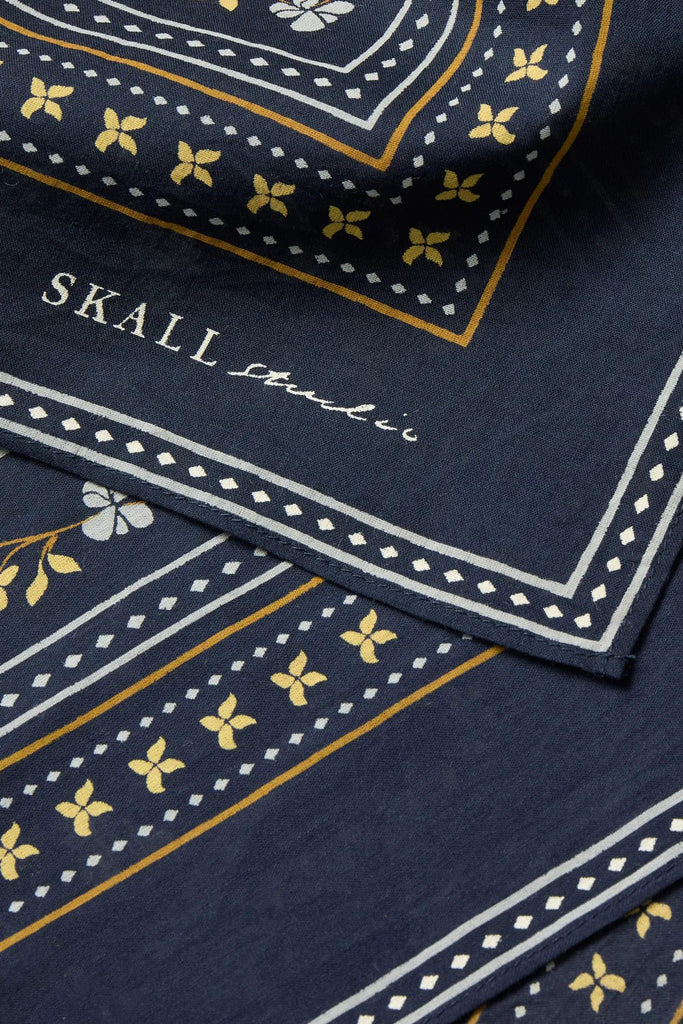 Skall Floral Scarf 55x55 | Navy - Skjønn Concept Store