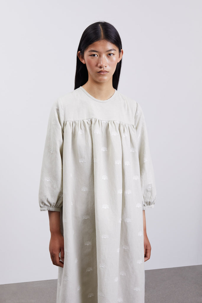 Devi Dress | Cloud Grey/Off White Embroidery - Skjønn Concept Store